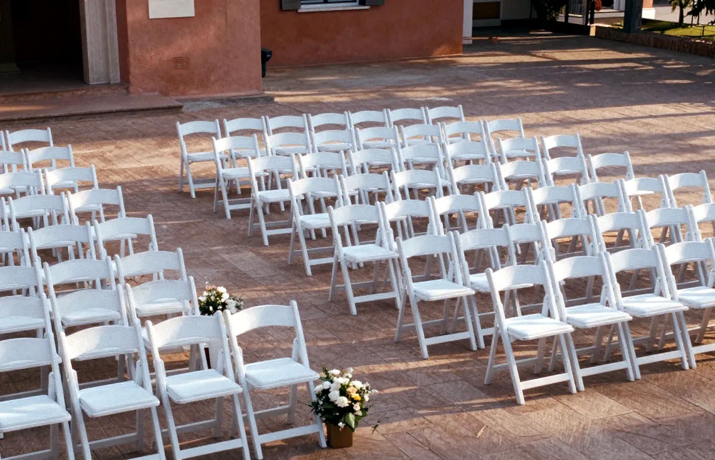 Komplett leerer Trauungssaal – niemand erschienen.